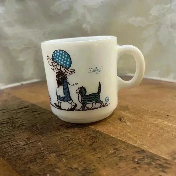VTG Kirby Martin DAISY Milk Glass Mug Open you Heart Friendship Follow  Blue - Picture 2 of 6